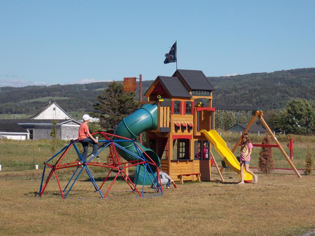 Motel & Camping Le Pirate Cap-Chat Dış mekan fotoğraf